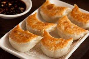 Machine à faire des raviolis semi-automatique japonaise, machine à faire des gyozas, machine à faire des enveloppes de raviolis frits pour la vente au détail - Product Image 3