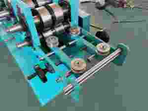 Trockenbau gebrauchte Decke C U Metall bolzen und Ketten rollen form maschine Bolzen-und Läufer herstellungs maschine - Product Image 2