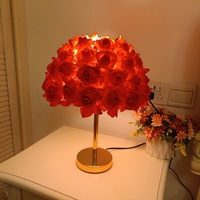 Lampe de table à pétales de rose blanche, base dorée, LED, lumière chaude, pour chambre à coucher, chevet, salon, décoration romantique, abat-jour floral, cadeau lumineux