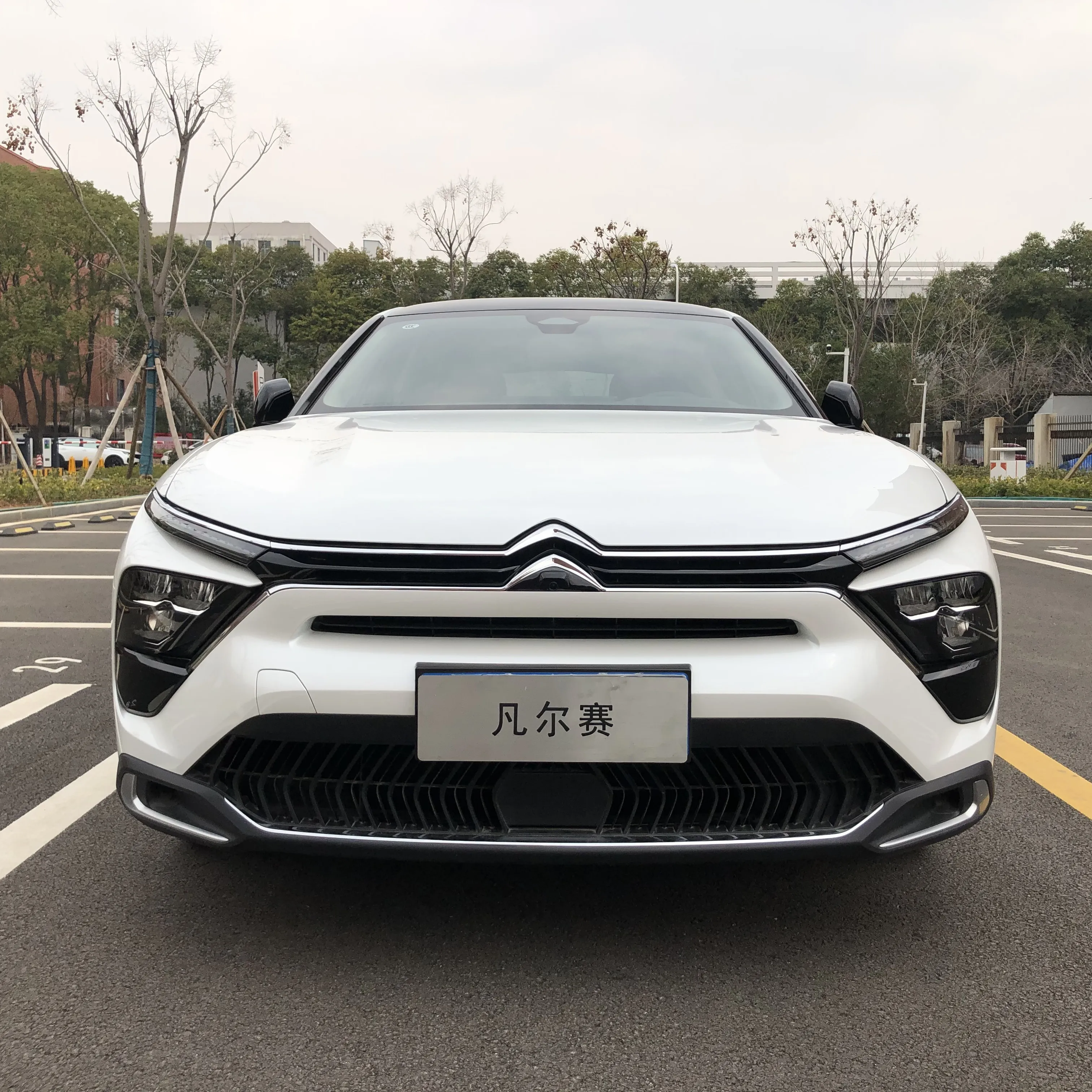 Dongfeng Gutes Aussehen Benzin Auto Limousine Gebrauchtwagen für den Familien gebrauch