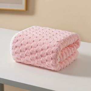Serviette de bain en microfibre de velours corail avec logo personnalisé, séchage rapide, absorbante, épaisse, douce, luxueuse, serviette tissée pour la famille - Product Image 5