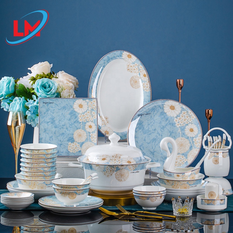 　Bone China Luxury 62-Piece Bone China Dinnerware Set for Home, Hotel, and