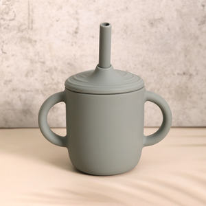 Taza de entrenamiento de paja de silicona inastillable para niños pequeños, tazas de comedor para bebés con mango de agarre suave y cubiertas de tapas - Product Image 3
