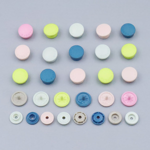 Factory New Colorful Plastic Snap Buttons 200pcs Press Stud <strong>Poppers</strong> Eco-friendly Plastic Snap Buttons for Baby <strong>Clothing</strong> - Product Image 2