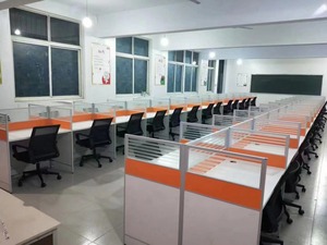 โต๊ะทำงานแบบแยกส่วนขนาด8ที่นั่งเฟอร์นิเจอร์สำนักงานทำจากไม้แบบโมเดิร์น2025 - Product Image 4