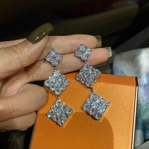 Orecchini Pendenti Geometrici con Micro Zirconi, Gioielli Eleganti e Chic per Donne, Stile Moderno per Uso Quotidiano - Product Image 2