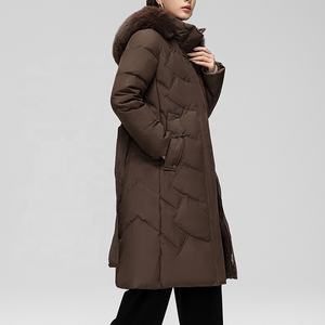 Veste en duvet coupe ajustée à la taille avec col en fourrure mi-long pour garçons et femmes remplie de duvet de canard blanc ODM / OEM - Product Image 4