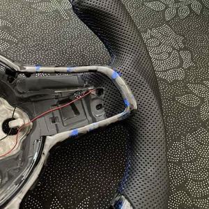 Volant sport en fibre de carbone forgée bleue avec lumières LED pour les modèles Golf 7/7.5/R/R-line/GTI/Polo/Amarok - Plug & Play - Product Image 4