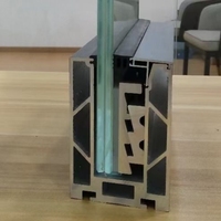 Profilés en aluminium en forme de U pour système de garde-corps en verre Design de rail supérieur avec balustrade de pont de balcon pour mains courantes de balcon