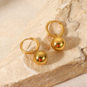 Pendientes de Aro de Acero Inoxidable con Baño de Oro de 18K para Mujer, con Colgante de Bola Sólida, Resistentes al Agua y al Desgaste, Regalo de Joyería - Product Image 3