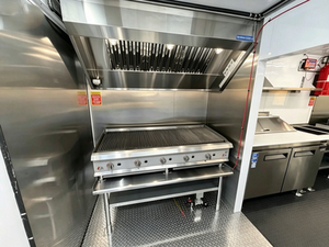 Remorque alimentaire commerciale avec fenêtre de service et comptoir pour friteuse à beignets, pour la vente de beignets dans le quartier artistique de Miami - Product Image 5