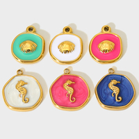 Étanche 18K plaqué or en acier inoxydable coloré époxy hippocampe coquille breloques bijoux à bricoler soi-même accessoires pour femmes