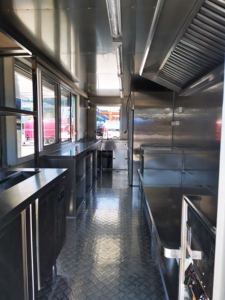 Remolque de Comida Móvil Cuadrado SL-6Z con Baño para Venta de Snacks, Hot Dogs, Pizza, Kebabs y Papas Fritas para Puestos de Comida - Product Image 5