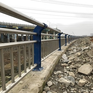 מעקה בטיחות מפלדה Q235 להגנה מפני פגיעות בדרכים, מחסום בטיחות כבישים, כחול + לבן, רפלקטיבי ברמת הנדסה - Product Image 5