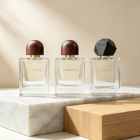 Flacon de parfum carré en verre personnalisé de luxe 50 ml avec bouchon en bois épais et pompe pulvérisatrice, boîte incluse