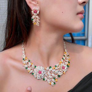 طقم مجوهرات الزفاف الفاخر الأفريقي بتصميم أزهار وأوراق شجر مرصع بالزركونيا المكعبة ومطلي بالذهب للنساء - Product Image 3