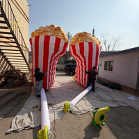 Arche gonflable publicitaire pour festival alimentaire, pop-corn et chips, idéale pour les activités extérieures en place publique et l'ouverture de restaurants
