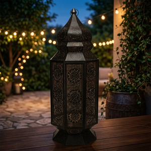 Lanterne en métal de conception marocaine en laiton AK en noir fini lanterne à bougie unique de grande taille pour la décoration intérieure de restaurant - Product Image 1