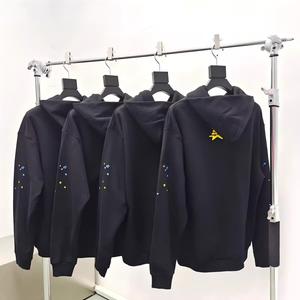 <span class=keywords><strong>Felpa</strong></span> con Cappuccio da <span class=keywords><strong>Uomo</strong></span> con Stampa Geometrica Nera e <span class=keywords><strong>Rosa</strong></span>, Stile Gotico Streetwear, 100% Cotone Pesante - Product Image 1