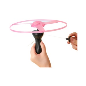 Disque volant lumineux en plastique à tirer sur une corde, clignotant, pour enfants de 5 à 7 ans, jouet en forme d'OVNI alimenté par piles - Product Image 3