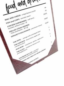 Soporte de Menú Personalizado de Piel Sintética de Cocodrilo con 2 Vistas, Tipo Tenda de Mesa, para Restaurantes y Cafeterías - Product Image 3