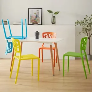 Silla de Comedor de Plástico de Estilo Escandinavo Moderno para Interiores Elegantes - Product Image 4