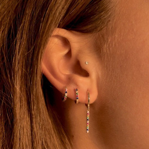 ต่างหูห่วงประดับเพชรหลากสีสัน รุ่น ROXI rainbow bar Shaking Fashion - Product Image 2