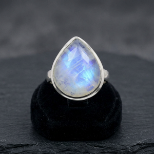 Bague personnalisée élégante et vintage en argent sterling 925 avec pierre de lune arc-en-ciel naturelle sertie clos, bijoux en gros - Product Image 3