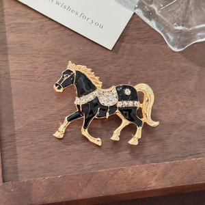 Broche de caballo con diamantes de imitación esmaltados de alta calidad, exquisito broche versátil para trajes y abrigos - Product Image 6