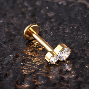 <span class=keywords><strong>Labret</strong></span> de <span class=keywords><strong>piercing</strong></span> tendance et élégant en titane plaqué or 24K, serti à griffes, à filetage interne, pour lèvre, cadeau de mariage et de fête - Product Image 2
