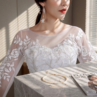 Robe de mariée simple et moderne, style robe de bal, avec manches longues, longueur au sol, en satin, dos lacé, grande taille, amincissante, pour la mariée
