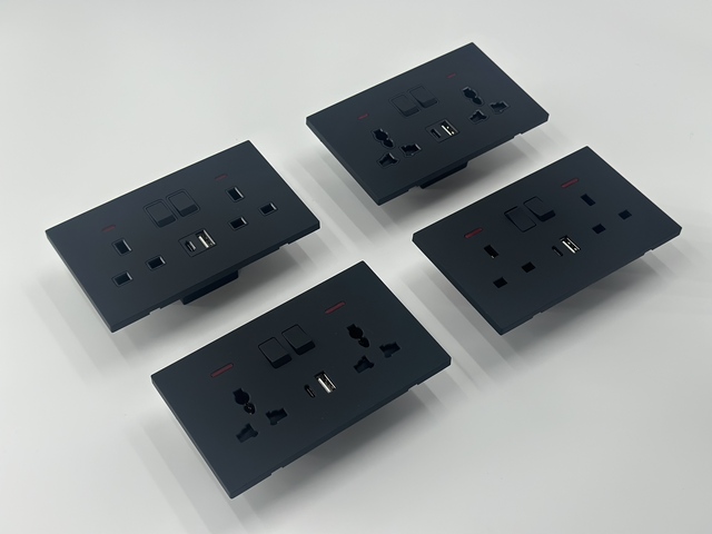 Manufacturer Price Hot Sale UK Standard Skin Feel Black Wall Electric Switched Double 3 Pin Universal Socket with A+TYPE C Port
