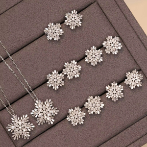 ชุดเครื่องประดับดอกไม้หิมะเพชรแท้ทองคำขาว 18K รุ่น Xinfly Trendy พร้อมสร้อยคอ จี้ ต่างหูแบบติดหู  สั่งทำได้ - Product Image 1