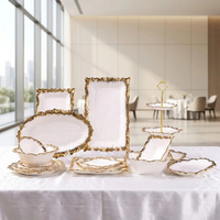 Ensemble de plats carrés en céramique de luxe avec bord ondulé doré en relief, pour mariage, hôtel, salade, steak, vaisselle en porcelaine, vente en gros