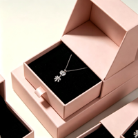 Boîte à bijoux rose poudré avec logo personnalisé, doublée de velours, emballage cadeau en gros pour colliers et boucles d'oreilles