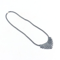 Collier en hématite géométrique haut de gamme de niche, longue chaîne de pull en térahertz, pendentif dauphin, chaîne mère, perlé, cadeau, vente en gros