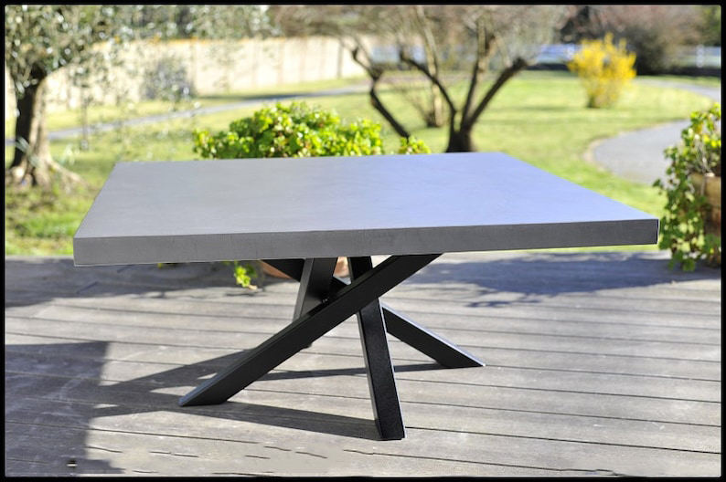 สีเทาเข้ม