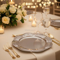 Assiette de service de luxe dorée en plastique, design européen, en forme de feuille, texture côtelée effet soleil, élégante et décorative, pour mariage