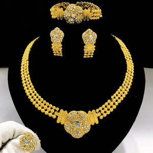 <span class=keywords><strong>Set</strong></span> Perhiasan Mewah <span class=keywords><strong>Dubai</strong></span> Berlapis Emas 24K untuk Wanita Timur Tengah, Cocok untuk Pakaian Pengantin & Pesta dengan Kalung/Anting/Cincin Berhias Berlian Imitasi - Product Image 5