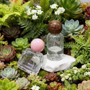 Custom Packaging Deluxe <b>Glass</b> Perfume <b>Bottles</b> 30ml 50ml 100ml with Frost Surface and <b>Pump</b> Sprayer Lid - Product Image 5