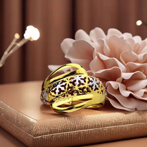 Bague large en or pour femmes |   Bijoux de tous les jours à deux tons de couleur, de forme étoile, de créateur |   Bague en or légère de 2,11 grammes - Product Image 1