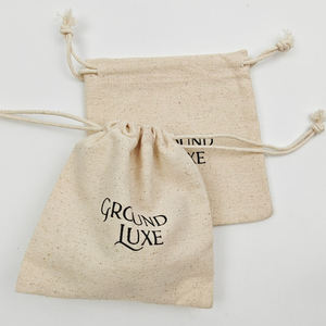 Pochette à cordon en coton biologique imprimée en sérigraphie avec logo personnalisé pour boucles d'oreilles et lunettes - Sac de rangement pour bijoux recyclable - Product Image 1