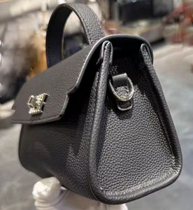 กระเป๋าถือหนังแท้ลาย<span class=keywords><strong>ลิ้นจี่</strong></span>แบบสั่งทำ OEM ODM สำหรับผู้หญิง ดีไซน์มินิมอล กระเป๋าสะพายไหล่ ความจุเยอะ กระเป๋าครอสบอดี้ - Product Image 3