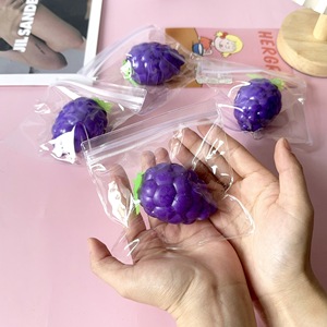 Juguete Antiestrés Realista en Forma de Uva Morada, Suave, para Aliviar el Estrés, Decoración de Escritorio, Exhibición, TRP/TPR - Product Image 1