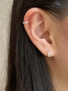 Lerca Boucles d'oreilles créoles miniatures en <span class=keywords><strong>cartilage</strong></span> avec diamant naturel 0,15 ct, en <span class=keywords><strong>or</strong></span> 18 carats, petites boucles d'oreilles Huggie empilables, bijoux fins pour le quotidien - Product Image 5
