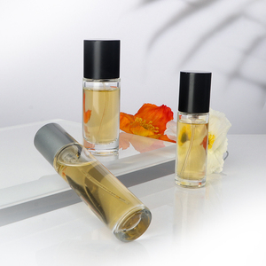 Botella de Perfume de vidrio de tamaño pequeño 10ml 15ml 20ml Contenedor de Perfume transparente redondo con tapas negras y plateadas Bomba rociadora de niebla - Product Image 1