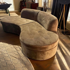 Sofá Esquinero de Diseño Moderno Italiano, Tapizado en Terciopelo, para Apartamentos y Hoteles - Product Image 1