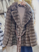 Manteau court marron en fausse fourrure de zibeline pour femme, à rayures horizontales, col large, ruban en cuir, veste d'hiver de luxe, vente en gros par petites lots