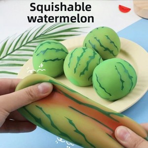 Jouet à presser en forme de pastèque, gadget anti-stress en plastique pour adultes, jeunes et adolescents - Product Image 4