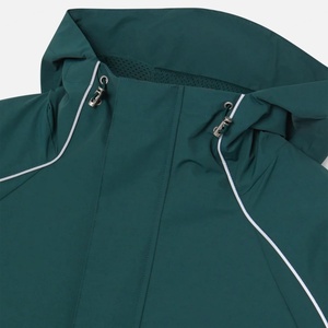 Chaqueta Técnica para Hombre con Ribete Reflectante en Contraste, Color Verde Bosque, Cierre de Cremallera, Cortavientos con Bolsillos con Solapa - Product Image 4